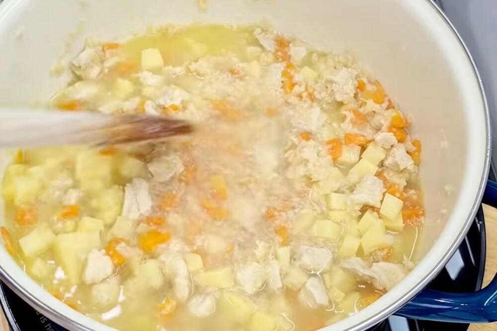 KUVARICE, OVAKO SE SPREMA ZAPRŠKA ZA BELU ČORBU: Konačno OTKRIVENA tajna KAKO da vam NE PROPADNE