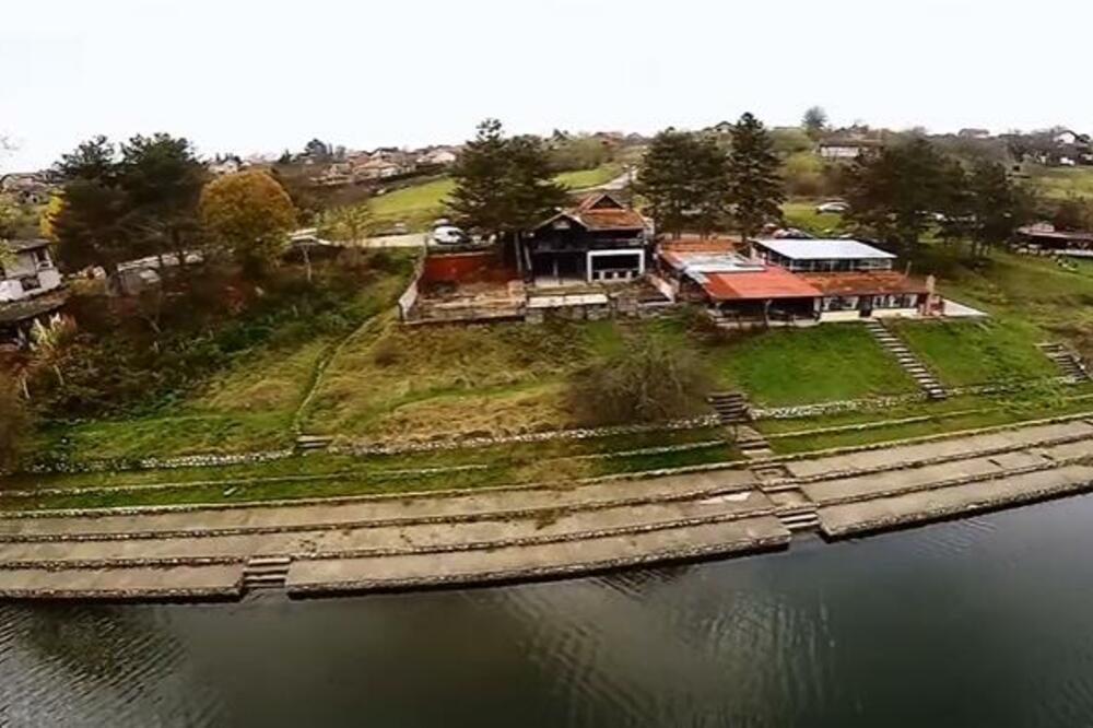 U ovom mirnom selu se prodaje kuća za smešne pare: Nudi se ogromno domaćinstvo, lokacija pun pogodak