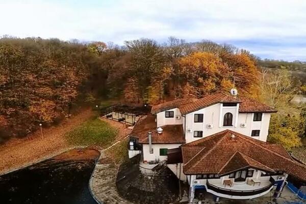 STRAŠNE SRPSKE NARODNE IZREKE KOJE KORISTIMO SVAKODNEVNO: Nisu smešne, pretužne su i evo koje značenje imaju!