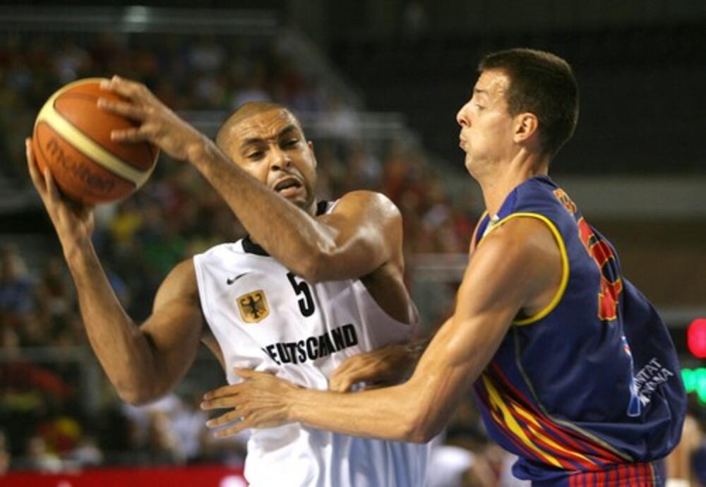 Ademola Okuladža, Košarka, Sport