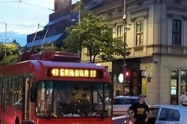 UDES KOD DOMA OMLADINE: I to NASRED PEŠAČKOG! (FOTO)