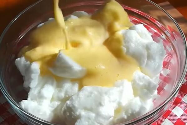 GENERACIJE SU ODRASLE NA OVOM SLATKIŠU, U JUGOSLAVIJI JE BIO OBAVEZAN: Originalan recept za ŠNENOKLE koje se TOPE