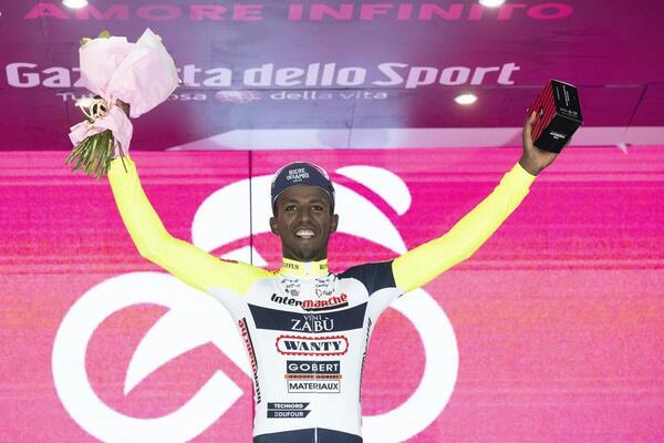 PAO MU MRAK NA OČI! Pobednik etape HITNO prebačen u bolnicu! (VIDEO)