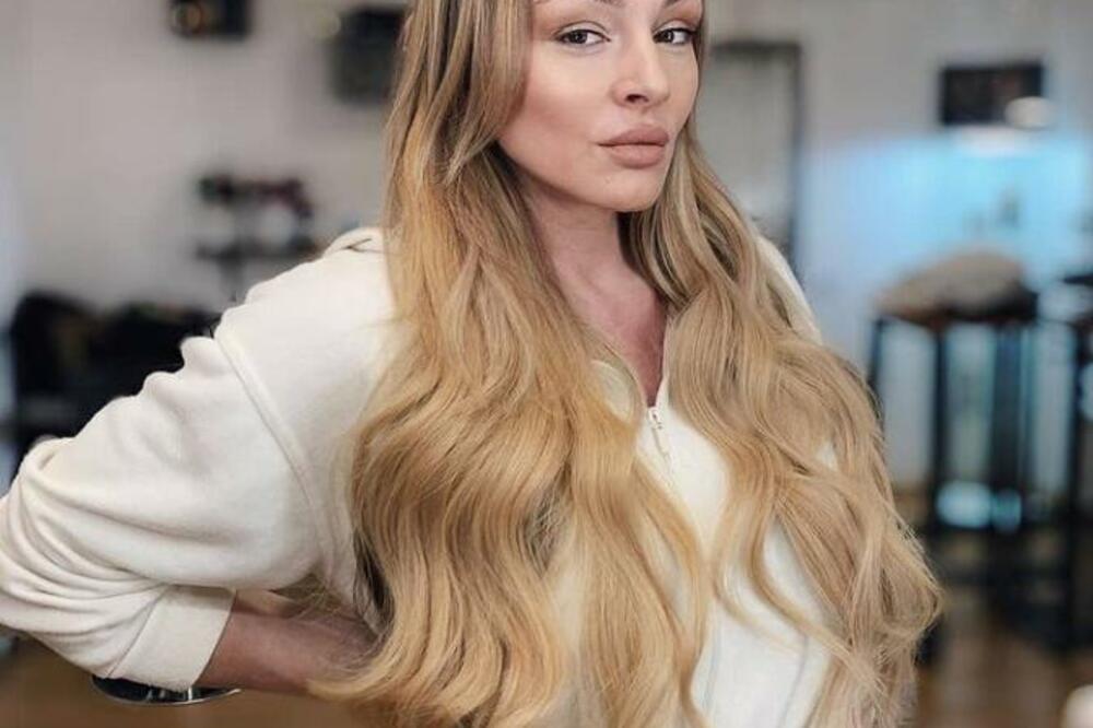 JEDRO POPRSJE U KRUPNOM KADRU I VRUĆA POZA KOJA DIŽE PRITISAK! Provokativna fotka NAJSE*SI BAKE u Srbiji GORI!