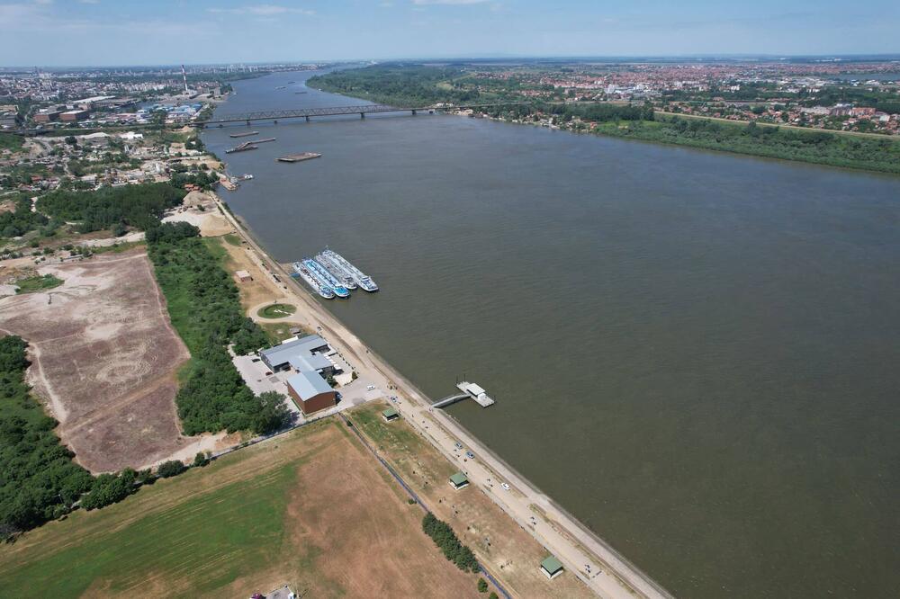 Ada Huja, Matej Periš