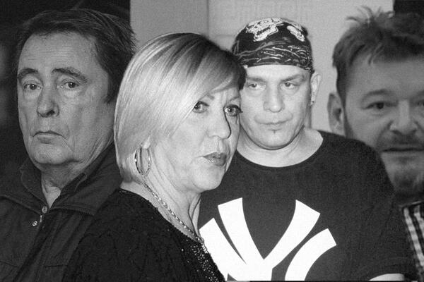 JAVNE LIČNOSTI KOJE JE TEŠKA BOLEST UBILA! Mučki su IZGUBILI ŽIVOTE, ove simptome su ZANEMARIVALI, OBRATITE PAŽNJU!