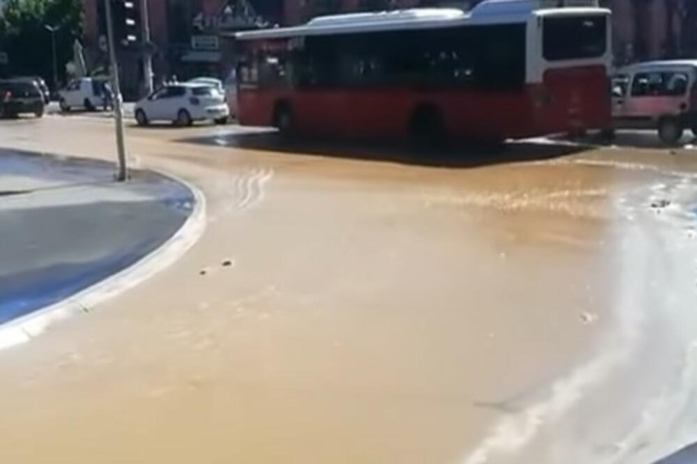 HAOS NA BANJICI: Voda ŠIKLJA na SVE STRANE, šta se OVO dešava?! (VIDEO)