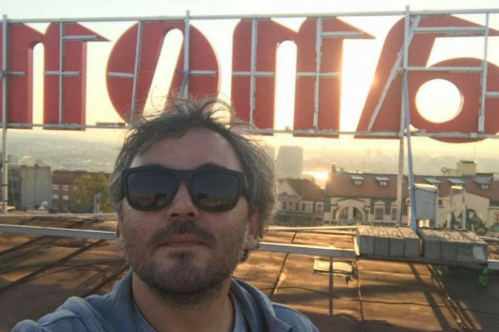 KO JE OVAJ ČOVEK?! GODINAMA SE SKRIVAO IZA KAMERA I POZORIŠNIH ZAVESA, NIKO NIJE ZNAO DA JE SIN LEGENDARNOG GLUMCA!