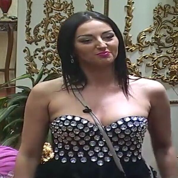 "IMA DETE, A SA MNOM SE...": Žena koja je izašla iz emisije Jovane Jeremić ŠOKIRALA! Sve se trese od optužbi