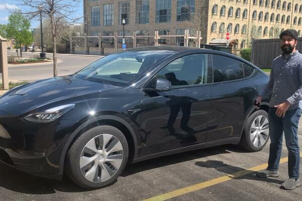 KOLIKO JE POTREBNO DA SE UKRADE TESLA? U pitanju je samo 10 SEKUNDI, a sve što vam treba je OVO! (VIDEO)