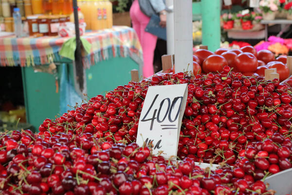 UKOLIKO OVAKO ZAMRZNETE TREŠNE, MOĆI ĆETE DA IH JEDETE ZIMI: Ostaće im PUN UKUS, biće kao SEZONSKE!