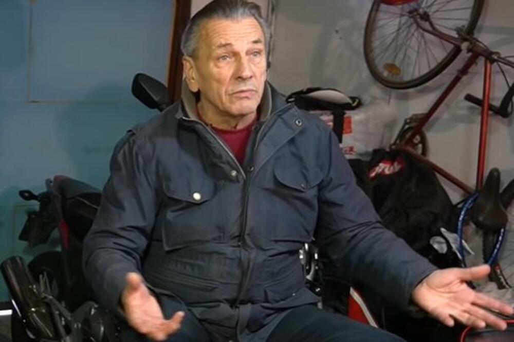 Iako Jovan Savić nije školovani glumac, već naturščik, mogli smo da ga vidimo u nekoliko značajnih projekata. Poznat pod nadimkom Lole, on je i muzičar, pevač, bluzer, član benda „Zona B”