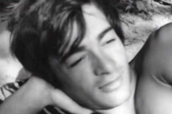 JEDNA NOĆ GA JE PRETVORILA U ZVEZDU: Svirao je po "kartonskim kutijama", a onda su ljudi počeli DA MU SPOMINJU IME