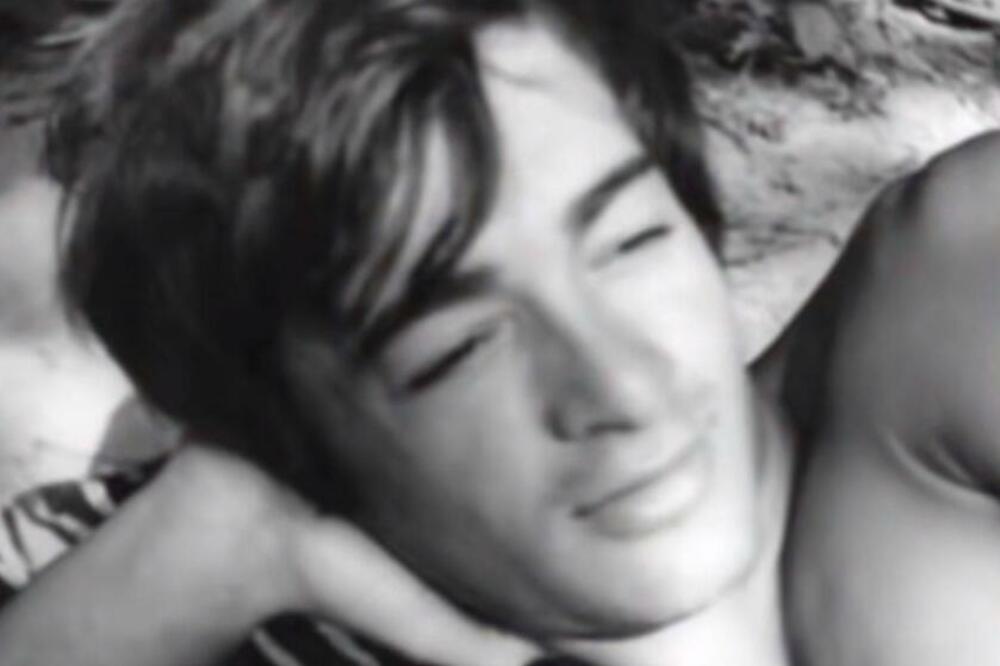 JEDNA NOĆ GA JE PRETVORILA U ZVEZDU: Svirao je po "kartonskim kutijama", a onda su ljudi počeli DA MU SPOMINJU IME