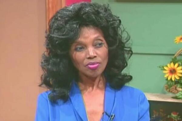 SVIMA OTPALE VILICE KAD SU ČULI DA OVA DAMA PUNI 80! Nikad nije išla pod NOŽ, a evo u čemu je njena TAJNA (VIDEO)