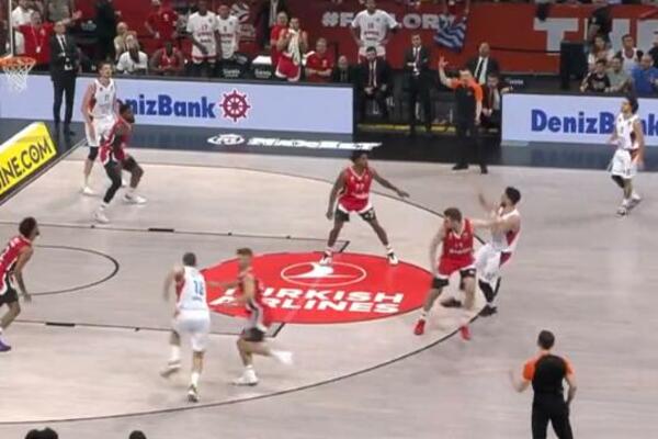 OVAKO JE VASA RASPLAKAO GRKE! Šok u "Areni" za TV špice! (VIDEO)