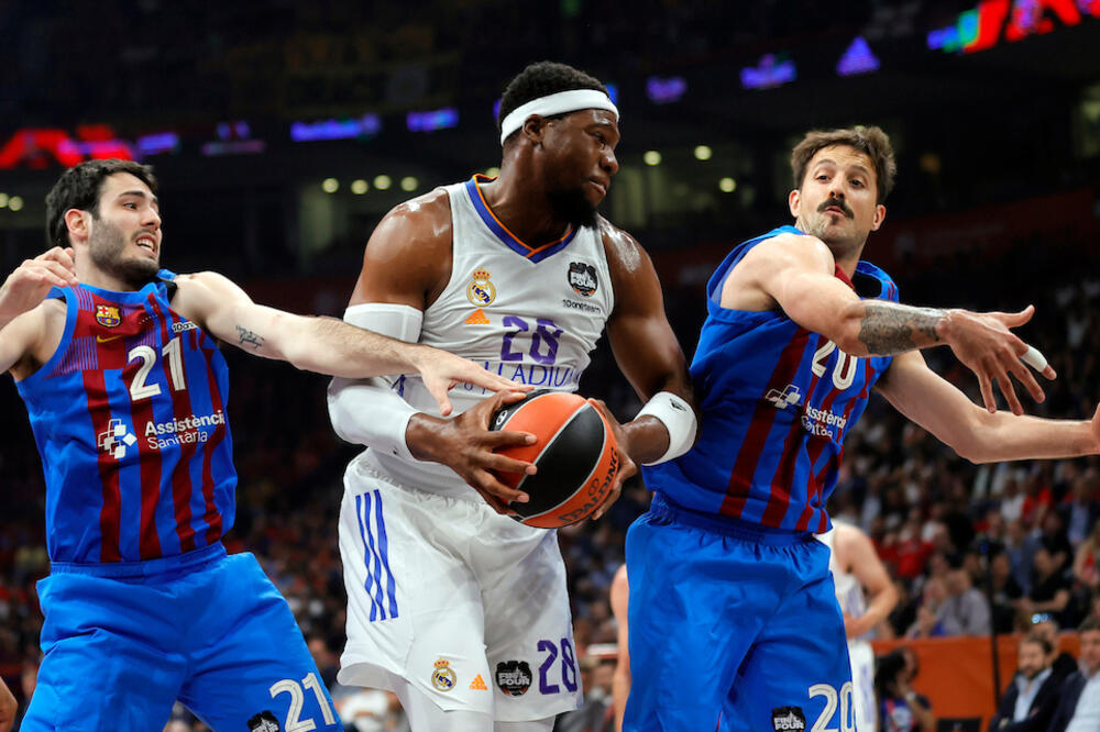 REAL IMA DVE MEČ LOPTE ZA TITULU! Barsa nemoćna u 3. meču!