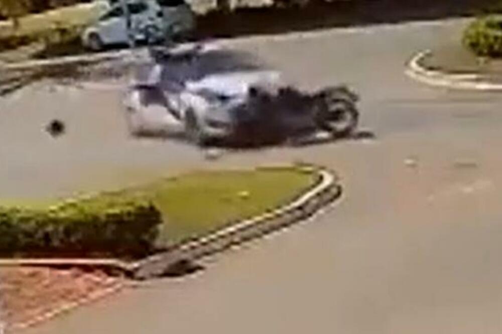 PREVRNUO SE U VAZDUHU, ODLETEO SA MOTORA I ZAVRŠIO OVAKO: Stravičan snimak nesreće kruži Internetom (VIDEO)