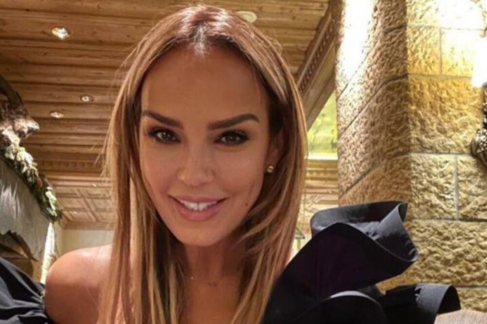 NOGE MARIJANE MATEUS ĆE VAM RASPALITI MAŠTU: Skinula se bivša KRALJICA ŠEĆERA, pokazala čime raspolaže FOTO