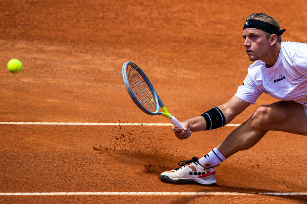 ROLAN GAROS NIJE NI POČEO, VEĆ IMAMO SKANDAL: Namešten meč, poznati teniser NAMERNO promašivao! (VIDEO)