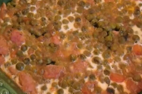 NAPRAVITE SELJAČKI GRAŠAK IZ RERNE KAO ŠTO GA SPREMAJU NAŠE BAKE: Domaćice MORAJU DA ZAPAMTE TAJNI SASTOJAK! RECEPT