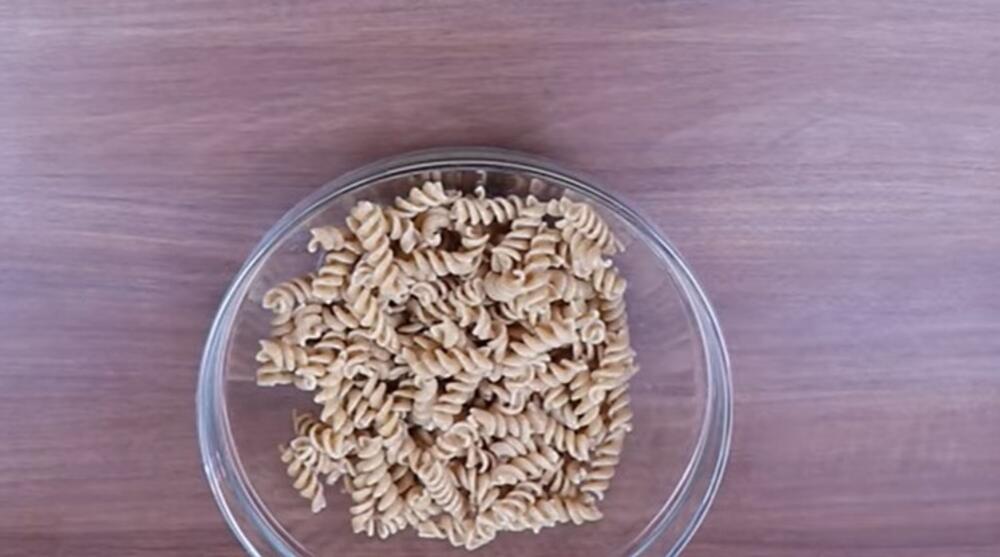 Salata od piletine i makarona