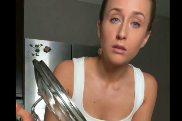 OVO VIŠE NIKAD NEĆETE RADITI ISTO: Majin trik sa loncem RASPAMETIO domaćice, ALAL VERA! (VIDEO)