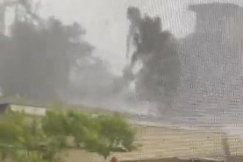 UDARIO TORNADO USRED EVROPE: Čupao drveće i NOSIO KROVOVE! (VIDEO)