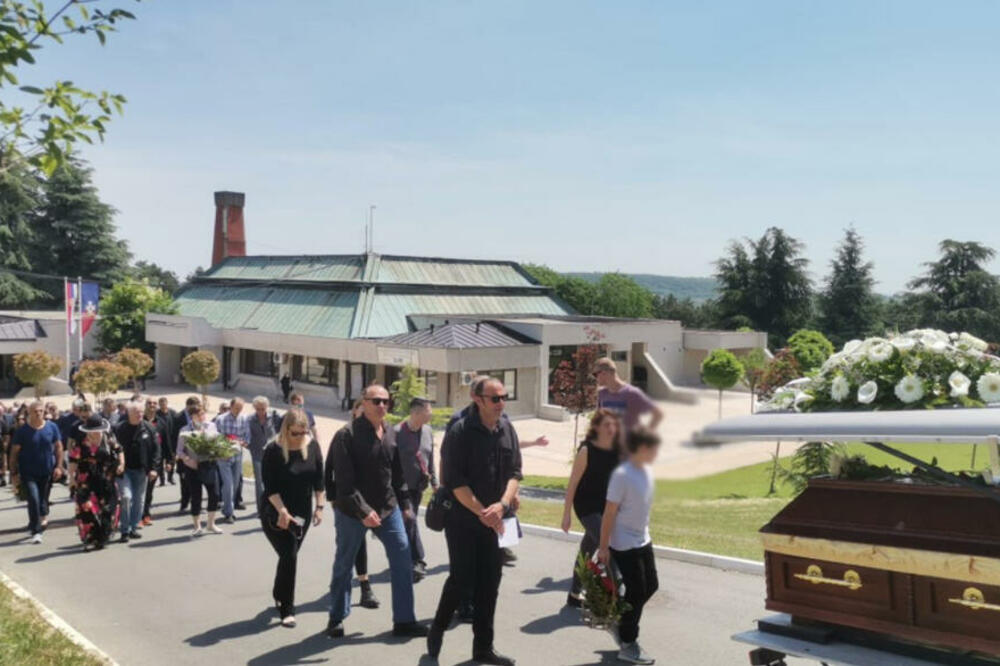 SAHRANJEN IGOR STAROVIĆ, VELIKA TUGA NA LEŠĆU: Na večni počinak ispraćen uz ovu PESMU (FOTO)