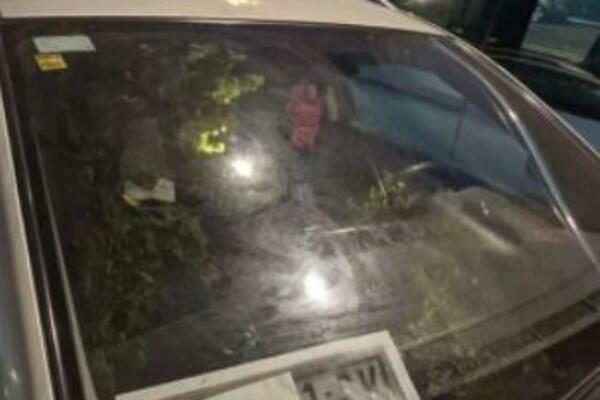 ŠTA JE OVO, ZEMLJAČE?! Pogledajte šta je ova LEGENDA uradila sa tablicama, ni AJNŠTAJN MU NIJE RAVAN! (FOTO)