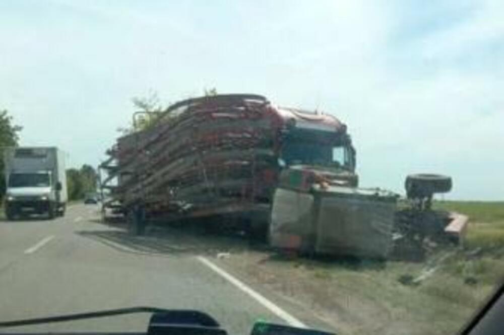 UDES KOD SOMBORA: Učestvovali kamion i traktor (FOTO)