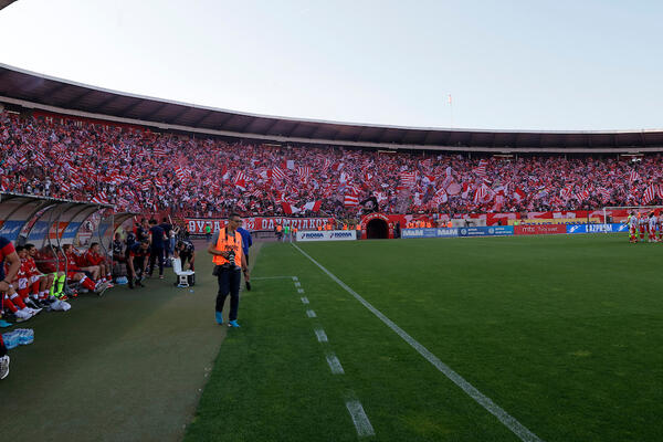 TUŽI ZVEZDU, A SAD GA HOĆE BARSA: Zašto se šampion Srbije odrekao "suvog zlata"?