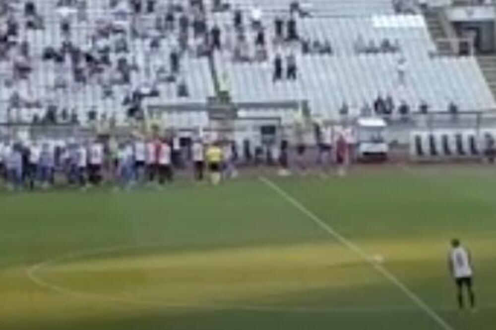 HAOS U HUMSKOJ! Igrači hteli da napuste teren, pa jurili sudiju da ga biju! (VIDEO)