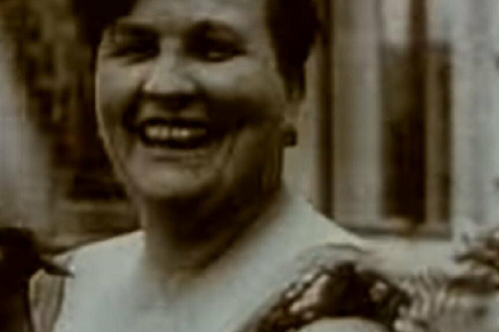 NISTE NI SVESNI KOLIKO JE DAMA SA FOTKE BITNA ZA NAŠU ZEMLJU: Čuvena ŽANKA je proglašena KRALJICOM, razlog je VAŽAN