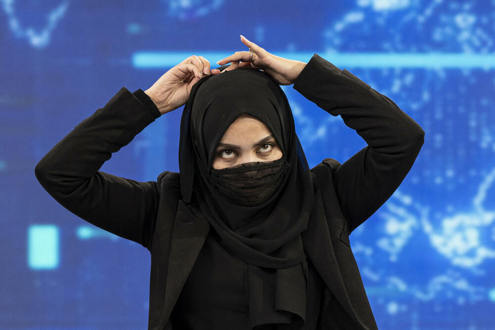 VODILE PROGRAM SKROZ POKRIVENE! Voditeljke u Avganistanu povinovale želji talibana (FOTO)