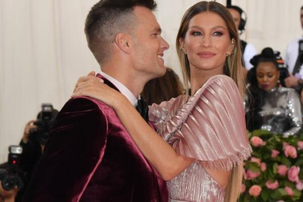 TOM BREJDI IMA PROBLEMA U BRAKU! Dok on stvara ISTORIJU u NFL, njegova prelepa žena ima PREČA posla! (FOTO)