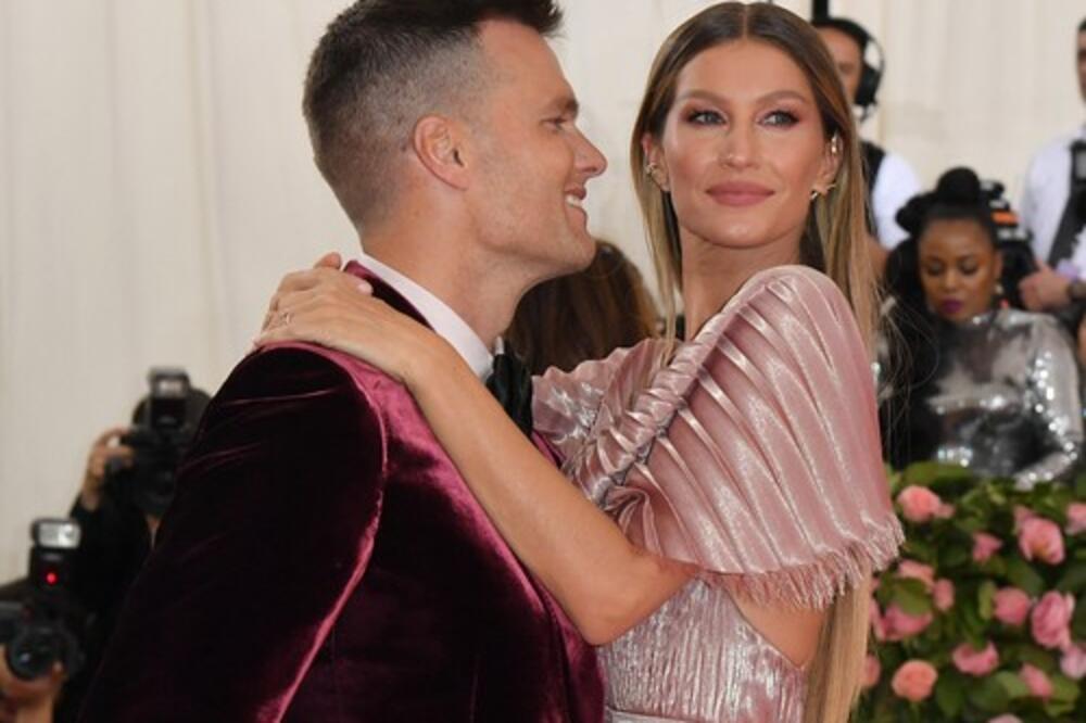 TOM BREJDI IMA PROBLEMA U BRAKU! Dok on stvara ISTORIJU u NFL, njegova prelepa žena ima PREČA posla! (FOTO)