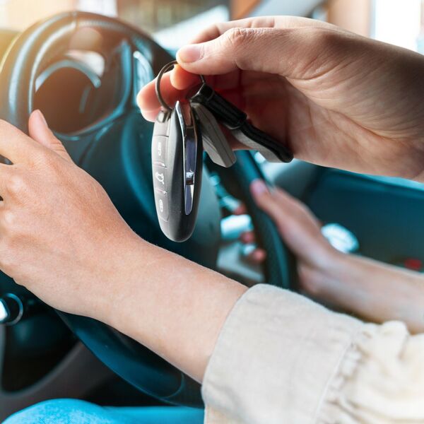 PROŠLE GODINE STIGLO MANJE VOZILA, ALI PO VEĆOJ CENI! Evo koji automobili se NAJVIŠE UVOZE kod nas i koliko koštaju