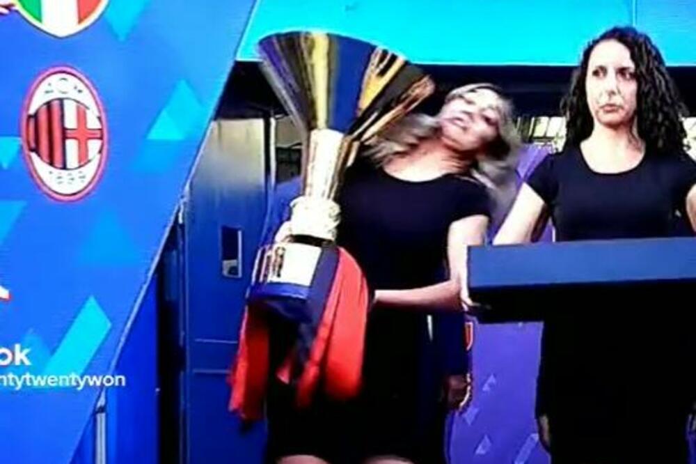 U poslednji čas izbegla BRUKU! MILAN MOGAO DA OSTANE BEZ TROFEJA: Bukvalno je spasila glavu! (VIDEO)