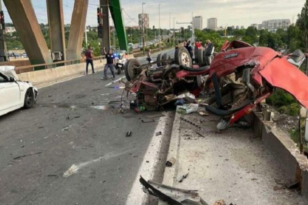 ODREĐEN PRITVOR VOZAČU BMW-A! U saobraćajnoj nesreći na Pančevačkom mostu dvoje poginulo