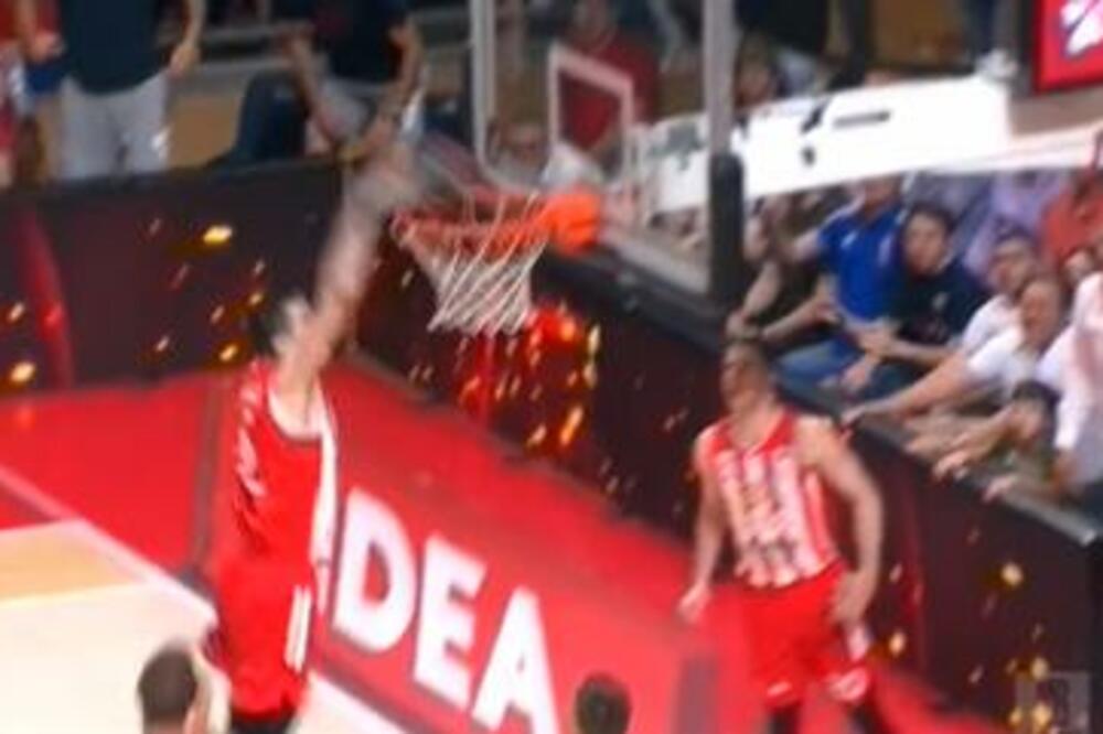 Monstruozno, dobro je obruč izdržao SILNO zakucavanje: MITROVIĆ ZA ŠPICE! DELIJE POSKAKALE! (VIDEO)