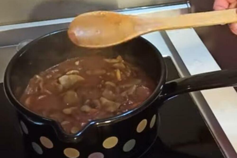 GULAŠ OD PEČURAKA U KOJEM ĆE UŽIVATI CELA PORODICA: Ovako najbolji GURMANI spremaju ovo PREUKUSNO jelo