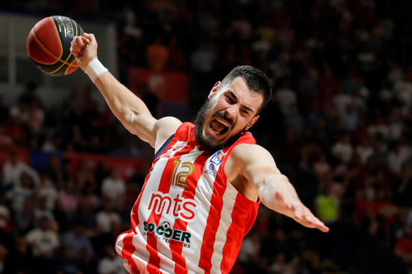 LUD MEČ, MILIMETRI OD TUČE! VELIKA TENZIJA PRED KRAJ: Zvezda u FINALU ABA LIGE!