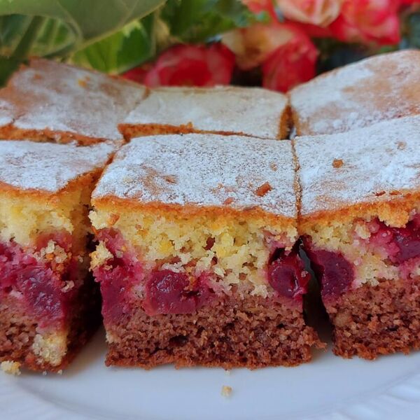 Starinski recept za kolač sa višnjama gotov za pola sata: Mekan ko duša, a biće vrhunski i neiskusnim domaćicama