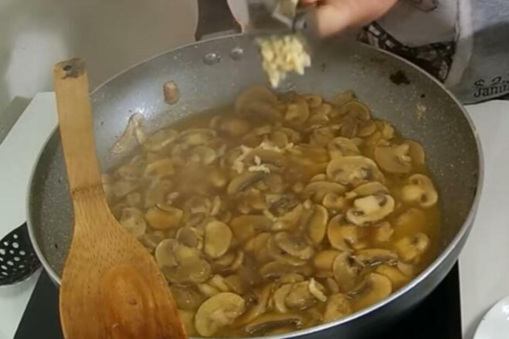 OVAJ RECEPT ZA SPREMANJE LISIČARKI TRENUTNO SVI TRAŽE: Pomešajte ih sa 1 SASTOJKOM i dobićete jelo KAO IZ RESTORANA