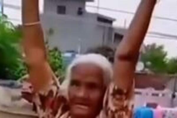 BAKA BODIBILDERKA: Pogledajte OVO umeće, podigla TEG iznad glave KAO od ŠALE - i mlađi joj POZAVIDELI! (VIDEO)