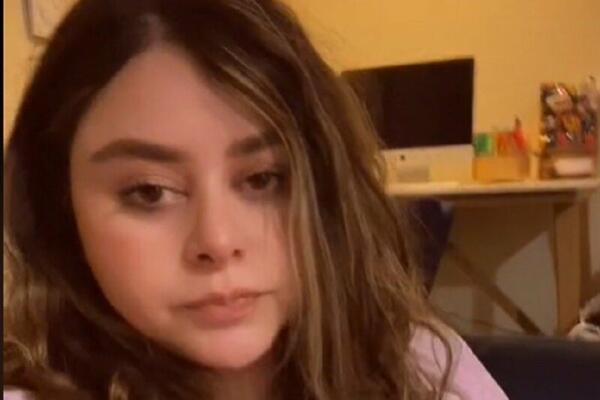 OTIŠLA NA KONCERT, A SVI SU GLEDALI TAMO DOLE: Živ blam je pojeo kada je krenulo da CURI (VIDEO)