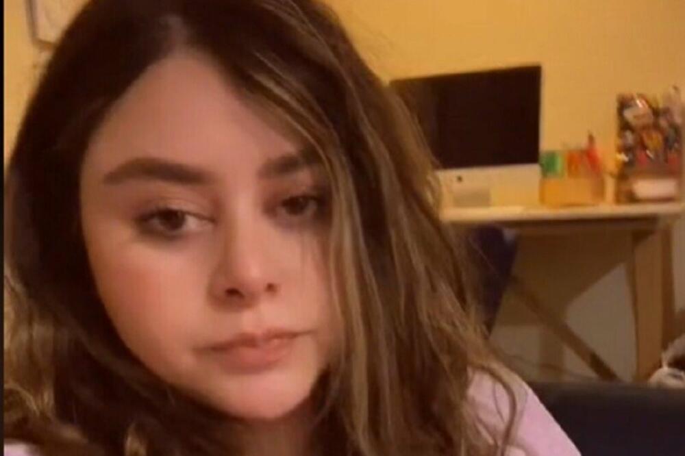 OTIŠLA NA KONCERT, A SVI SU GLEDALI TAMO DOLE: Živ blam je pojeo kada je krenulo da CURI (VIDEO)