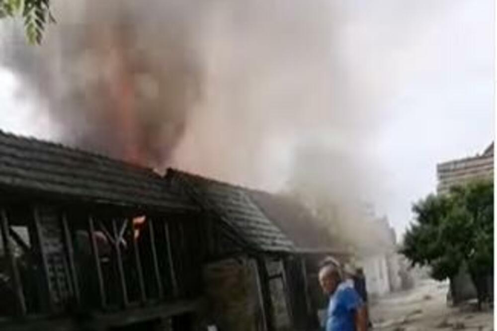 GORELO SKLADIŠTE ŽITA: Veliki požar u Kisaču! (VIDEO)