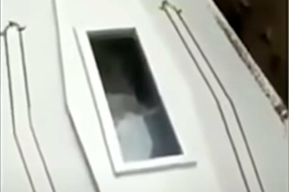 VIDELI SU ŠTA POKOJNIK RADI U SANDUKU, PA SE SLEDILI SVE DO JEDNOG: Stravična SCENA obišla svet (VIDEO)
